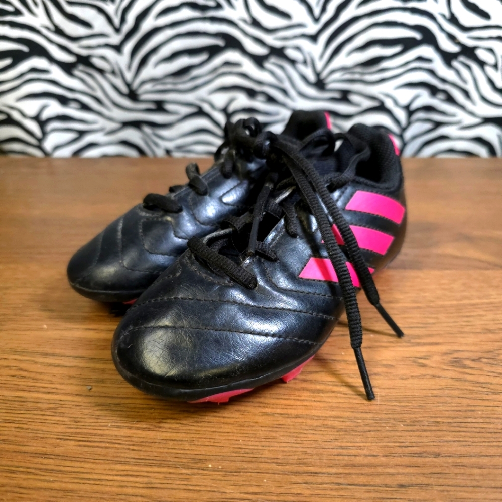 AUCN 0519 Thrifted Youth Girls Sz. 10.5K Black Adidas Rubber Cleats GWOSLOO.61
